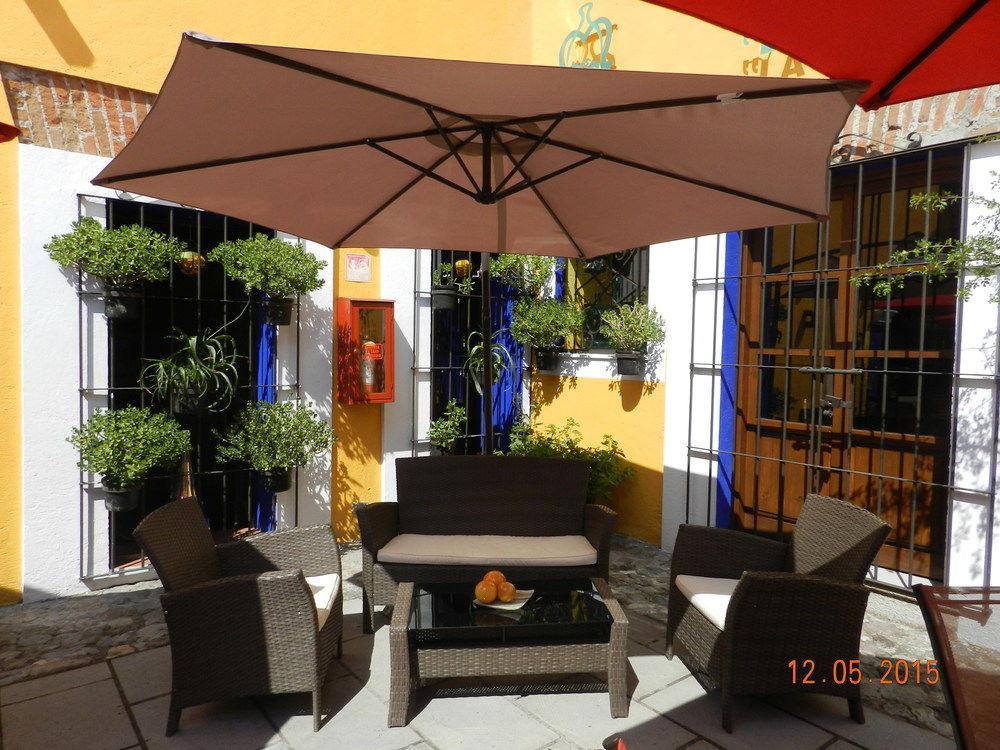 Collection O Al Otro Lado Del Rio, Puebla Hotel Exterior foto A patio in Mexico City