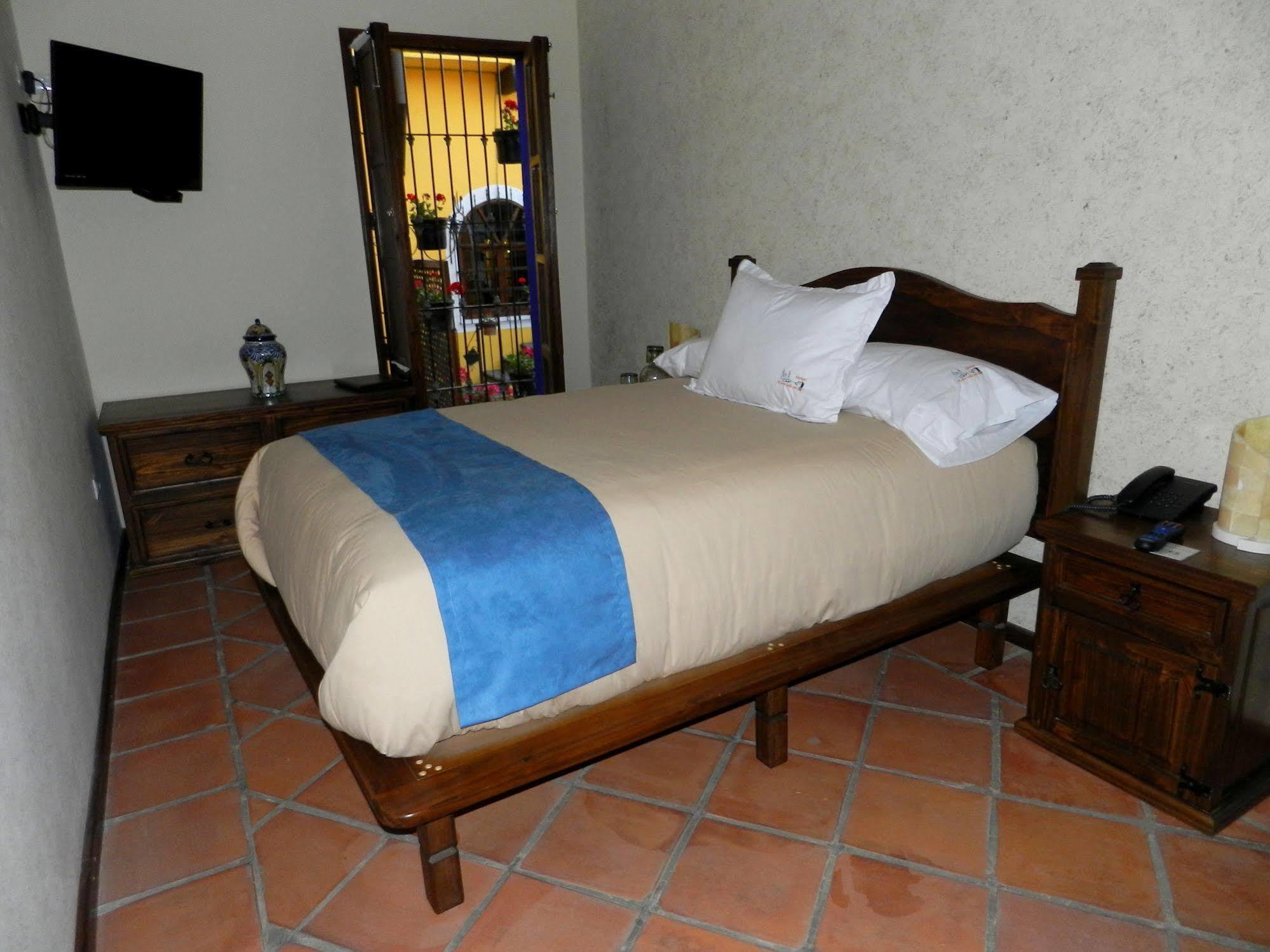 Collection O Al Otro Lado Del Rio, Puebla Hotel Exterior foto A room at Hotel San Cristóbal
